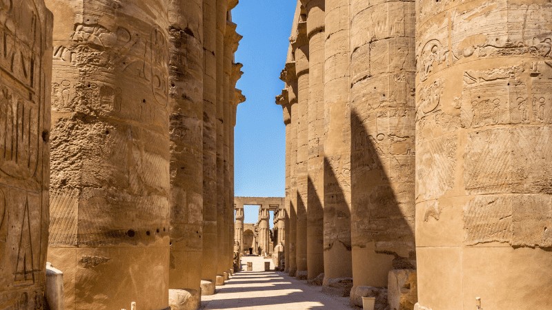 karnak-pillars-hall