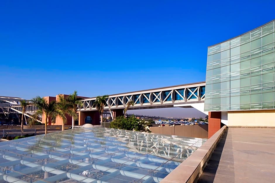 Le Meridien Cairo Airport Hotel with modern design and convenient location