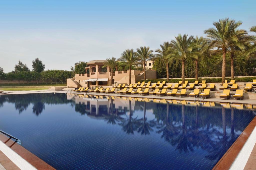 Marriott Mena House Hotel in Cairo with a view of the pyramids and lush gardens