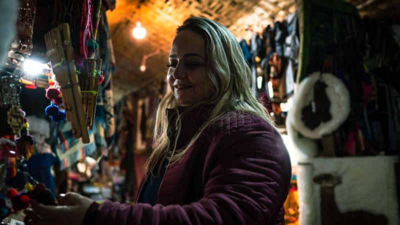 Exploring Local Crafts in a Traditional Market