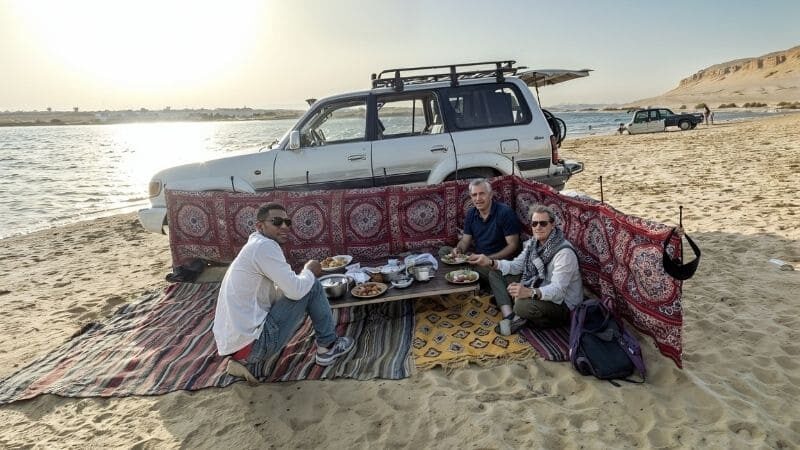 Lakeside-Dining-in-the-Desert.jpg