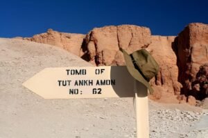 sign showing direction to the tomb of Tutankhamun in the Valley of the Kings